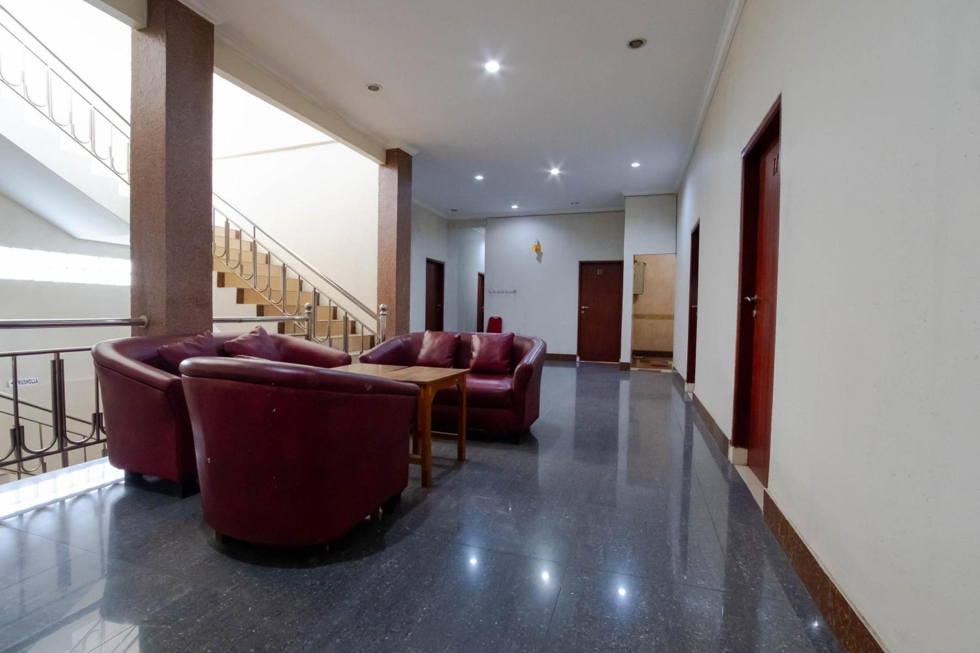 Nusa Indah Syariah Hotel Bandara By Abdihome Tangerang Ngoại thất bức ảnh